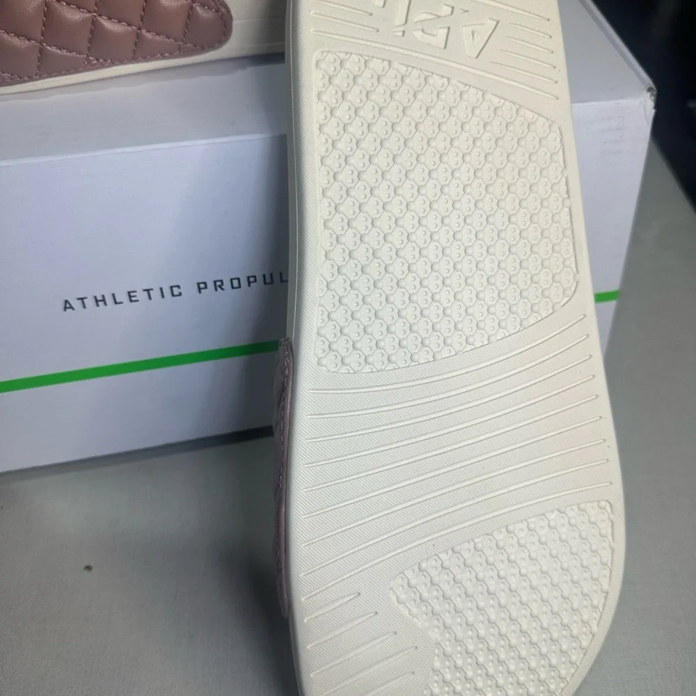 653.714. APL Quilted Slide Sandals in Beachwood/Pristine - Picture 4 of 6